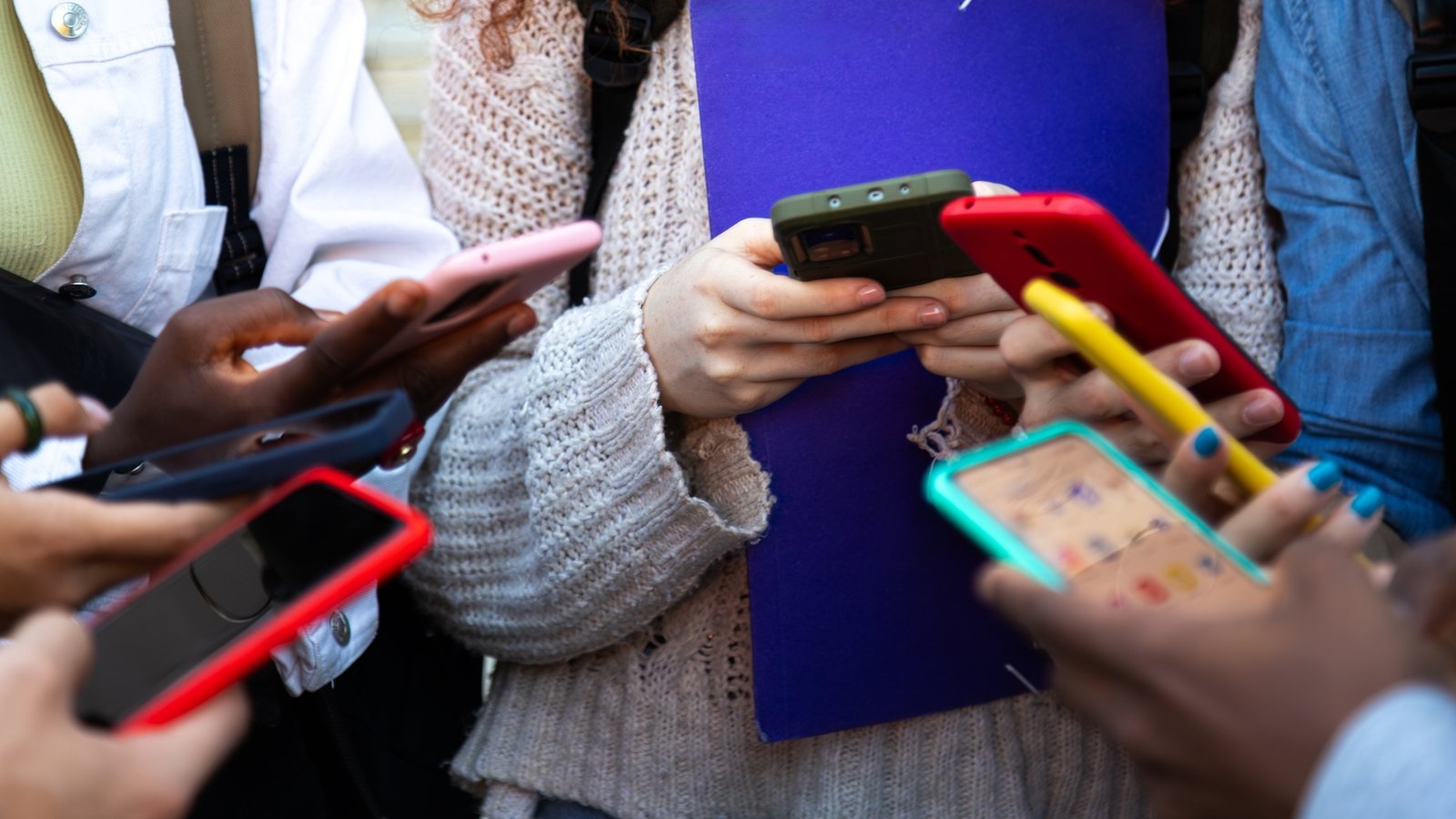 Dutch Government Proposes Social Media Ban for Those Under 15